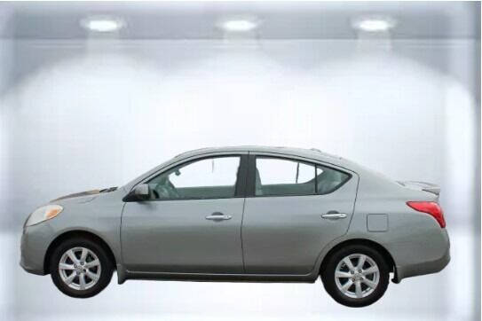 2013 Nissan Versa Sedan SL photo 2