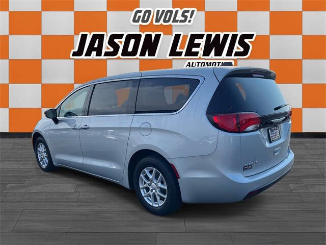 2026 Chrysler Voyager LX