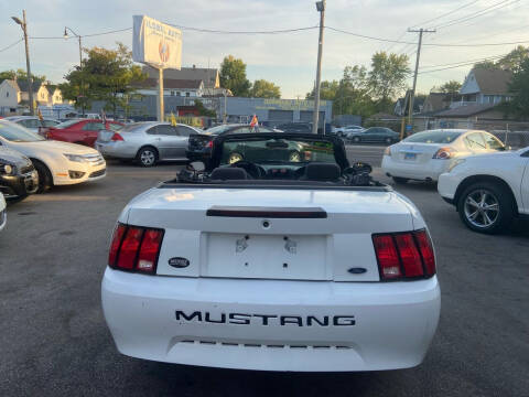 2004 Ford Mustang Deluxe