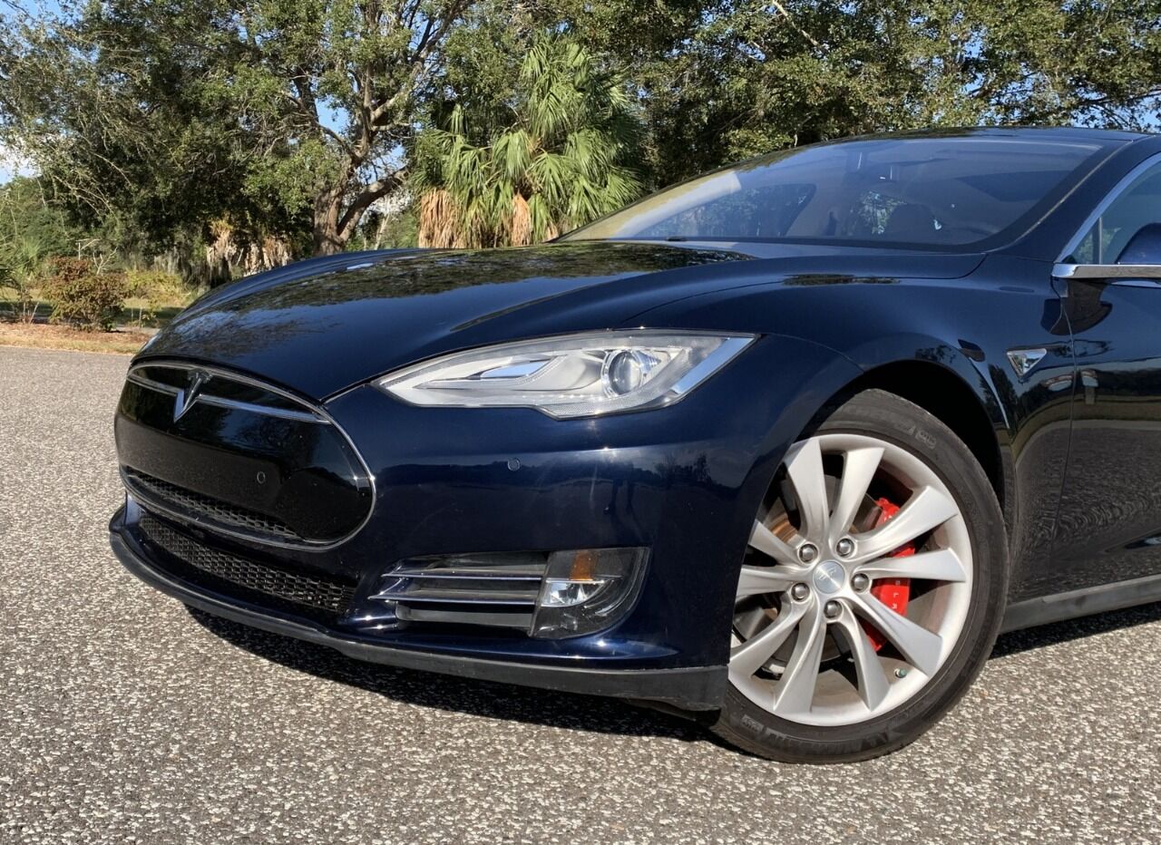2014 Tesla Model S 16