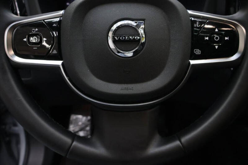 2024 Volvo XC60 B5 Plus Dark Theme