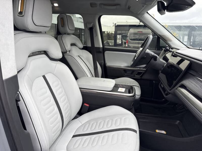 2023 Rivian R1S Adventure