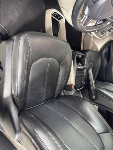 2017 Chrysler Pacifica Touring-L