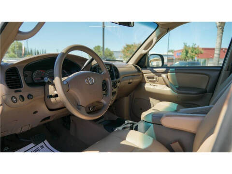 2004 Toyota Sequoia SR5