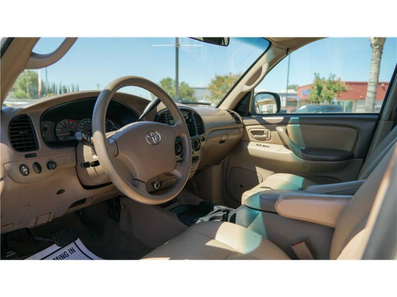 2004 Toyota Sequoia SR5