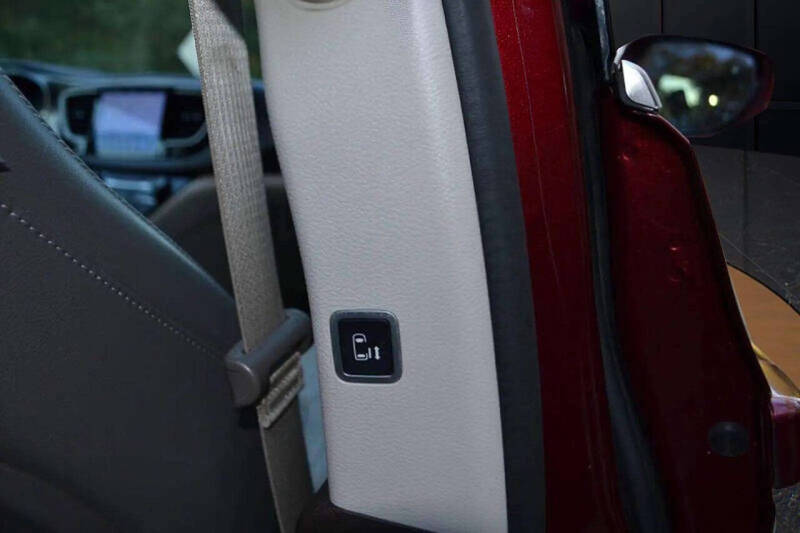 2017 Chrysler Pacifica Touring-L