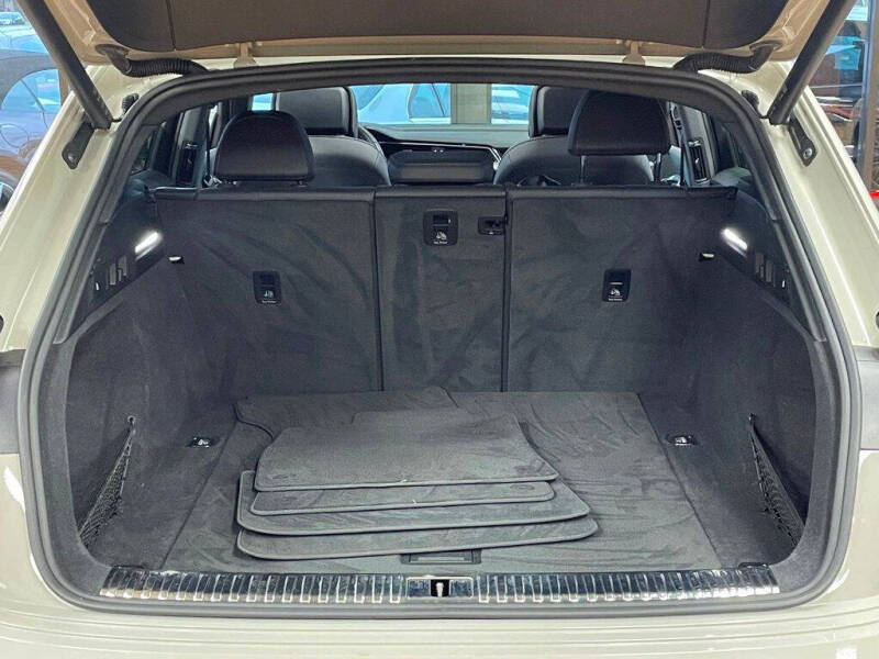 2022 Audi e-tron quattro Premium