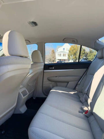 2010 Subaru Legacy 2.5i Premium