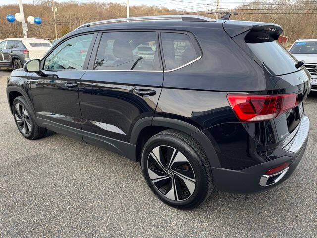 2024 Volkswagen Taos SE 4Motion