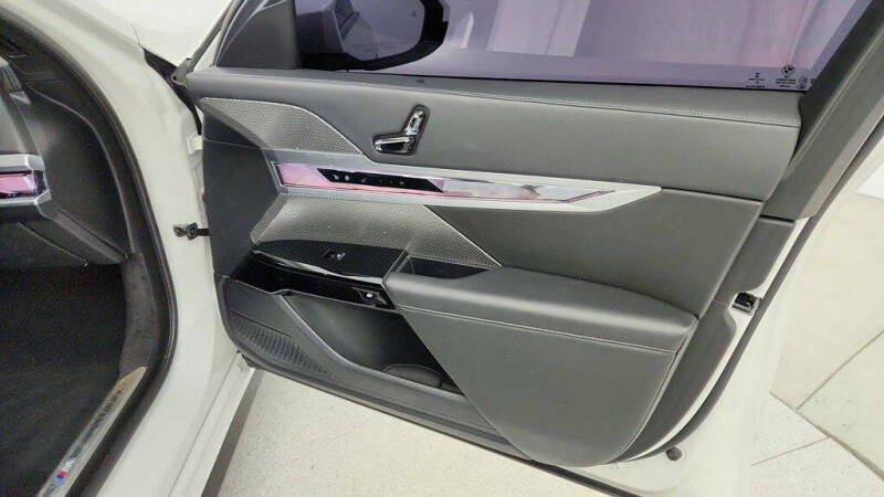 2023 BMW 7 Series 740i