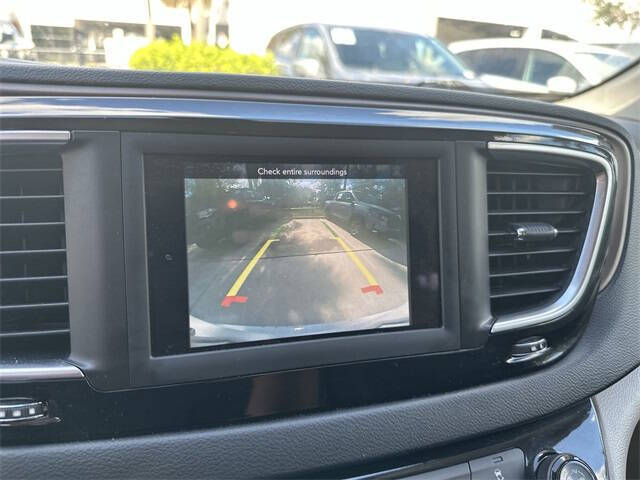 2021 Chrysler Voyager L