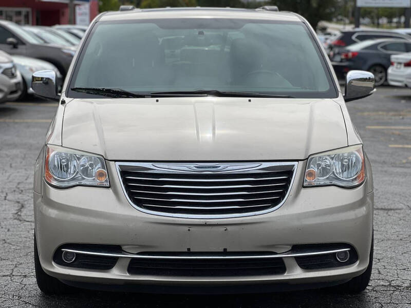 2013 Chrysler Town and Country Touring-L