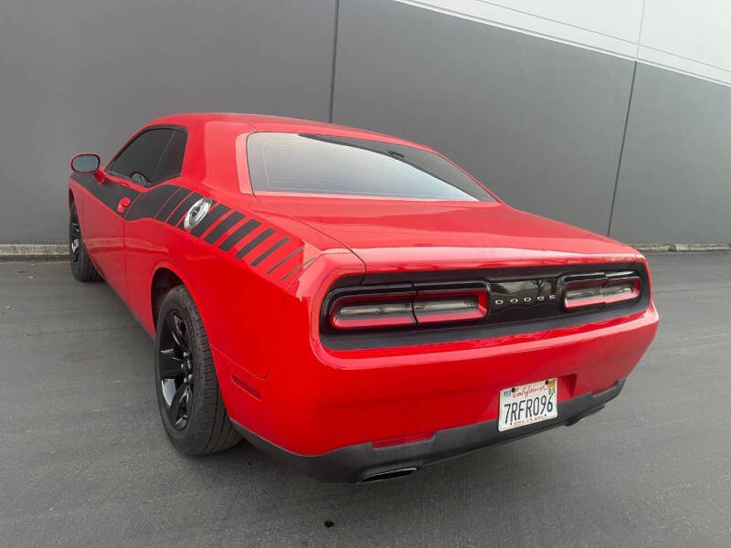 2016 Dodge Challenger SXT Plus
