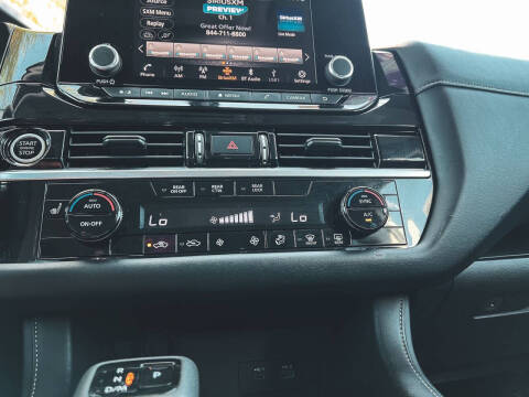 2024 Nissan Pathfinder SV