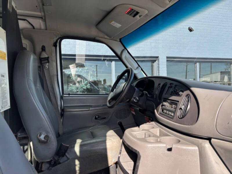 2005 Ford Econoline Van Commercial - Photo 13