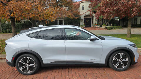 2022 Ford Mustang Mach-E Select