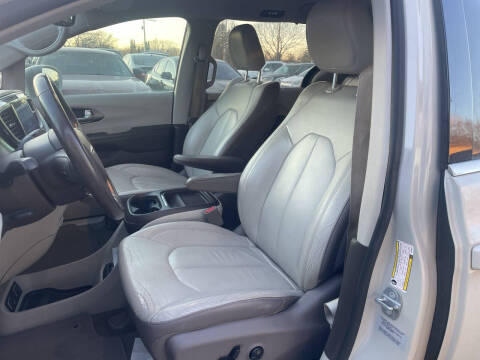 2017 Chrysler Pacifica Touring-L