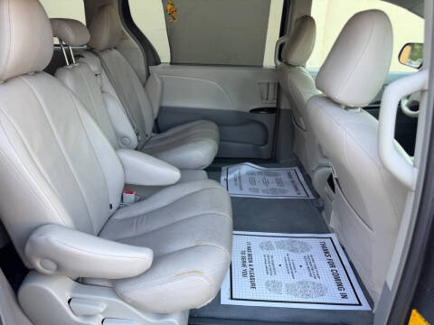 2011 Toyota Sienna LE 8-Passenger