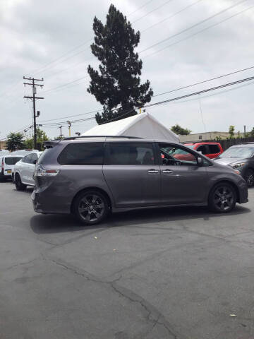 2016 Toyota Sienna SE Premium 8-Passenger
