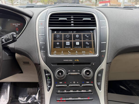 2019 Lincoln Nautilus Select