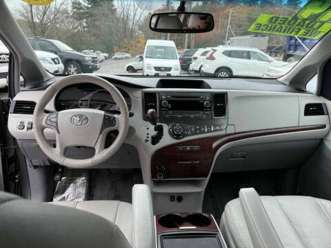 2014 Toyota Sienna XLE 7-Passenger