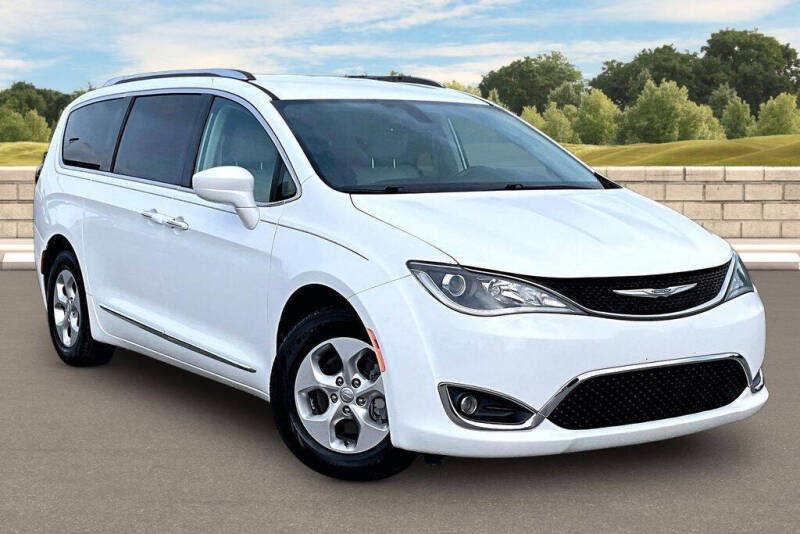 2017 Chrysler Pacifica Touring-L Plus