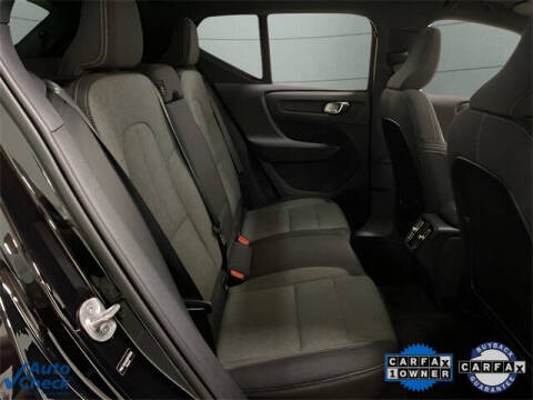 2025 Volvo XC40 B5 Core Bright Theme