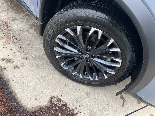 2025 Nissan Rogue SL