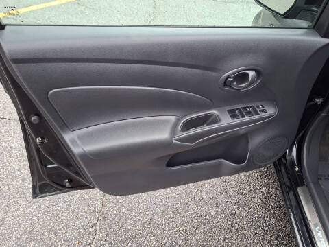 2012 Nissan Versa 1.6 SV