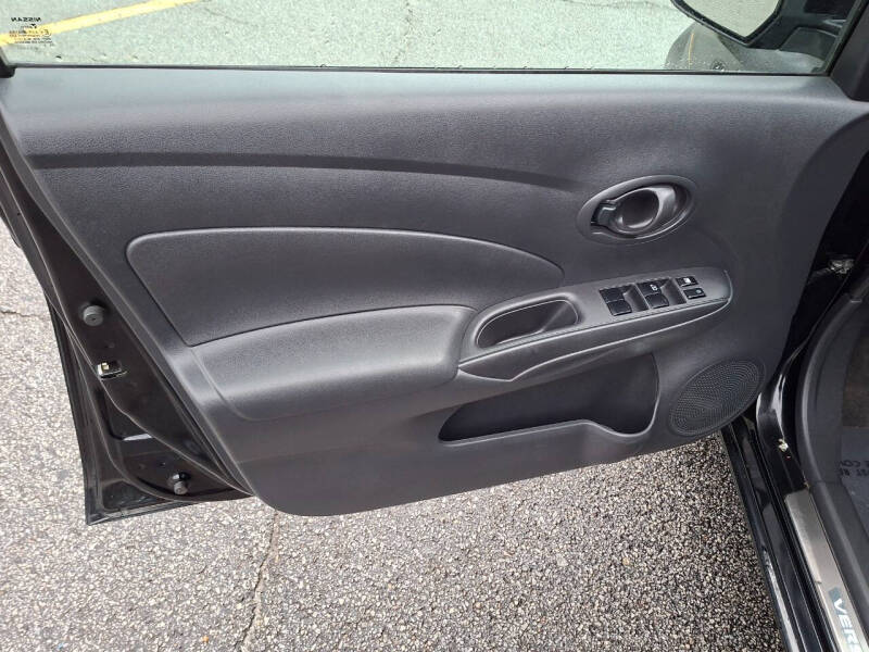 2012 Nissan Versa 1.6 SV