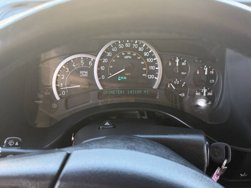 2005 HUMMER H2