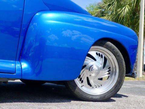 1948 Ford Super Deluxe