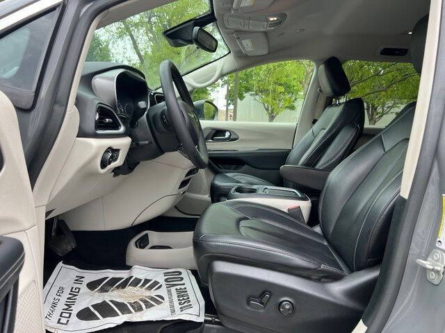 ChryslerPacifica12