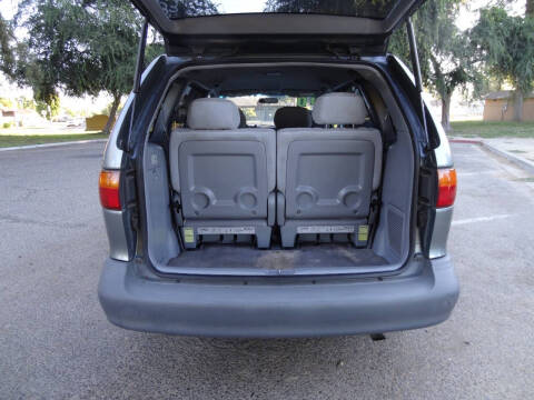 2000 Toyota Sienna CE