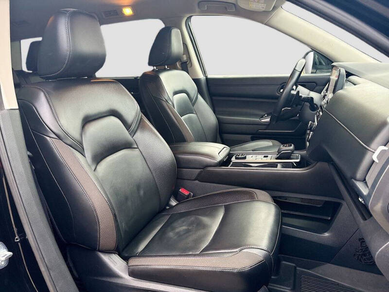 2023 Nissan Pathfinder SL