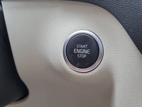 2024 Volvo XC40 B5 Ultimate Dark Theme