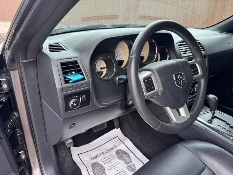 2014 Dodge Challenger SXT Plus