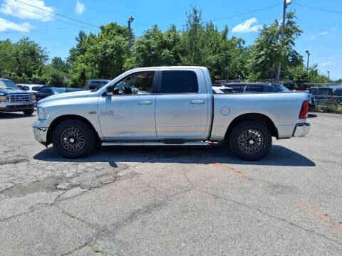 2016 RAM 1500 SLT