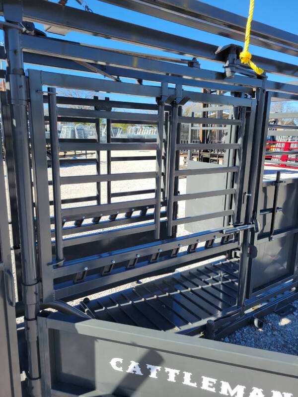 2025 Cattleman Manual w/Solid Floor