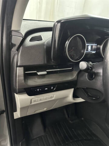 2022 Kia Carnival EX