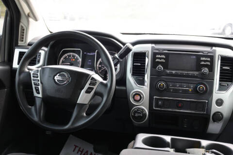 2017 Nissan Titan SV