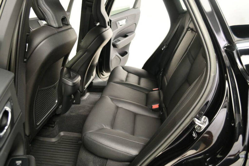 2022 Volvo XC60 B5 Momentum