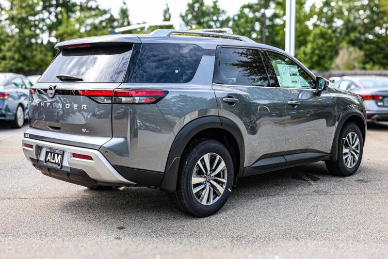 2024 Nissan Pathfinder SL