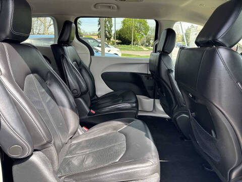 2022 Chrysler Pacifica Hybrid Touring L