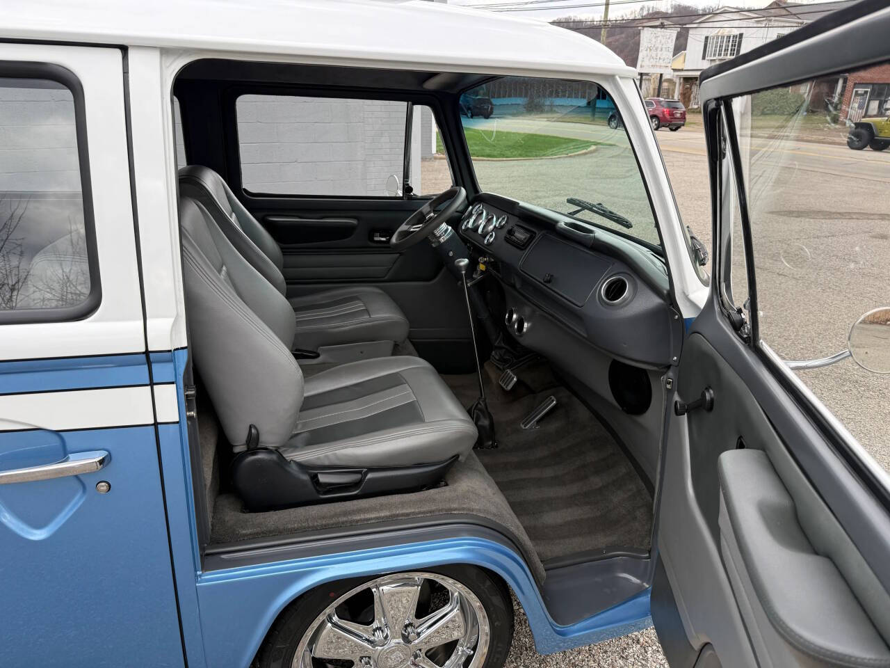 1974 Volkswagen Type II Custom Bus 27