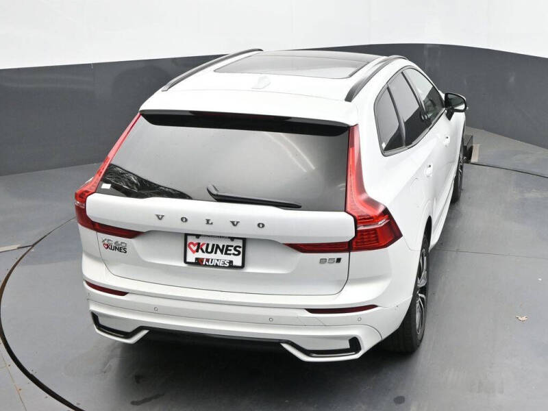 2025 Volvo XC60 B5 Plus Dark Theme