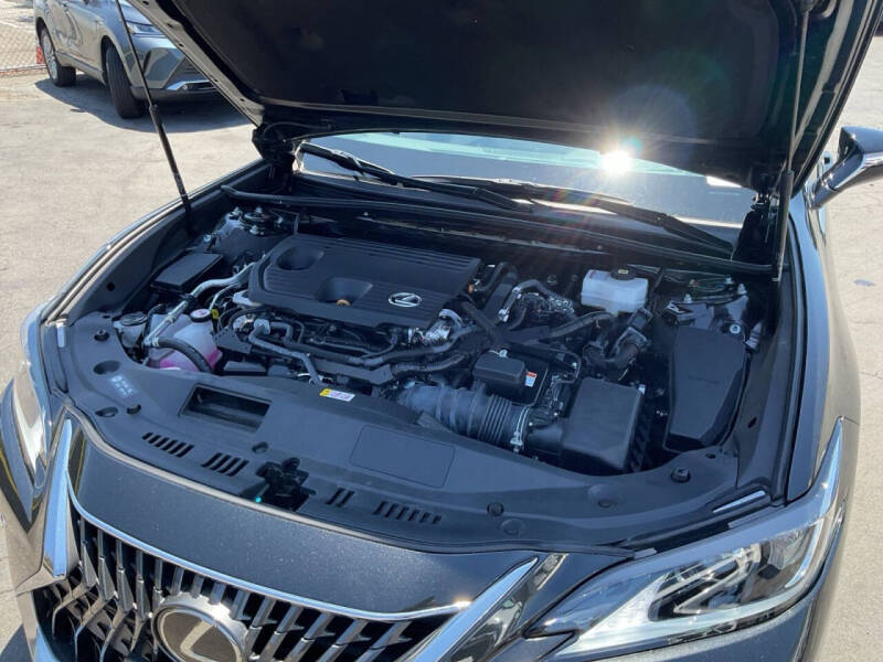 2025 Lexus ES 300h