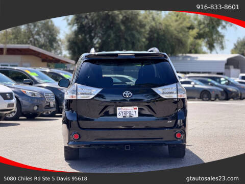 2013 Toyota Sienna SE 8-Passenger