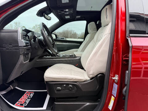 2025 Cadillac Escalade-V