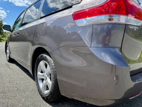 2013 Toyota Sienna LE 8-Passenger